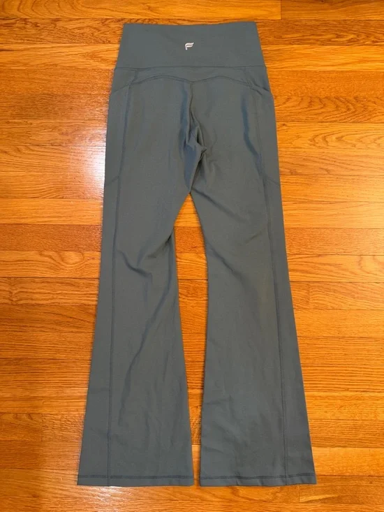 Fabletics High RIse 29" Flare Pants in Aqua (Blue/Green) - Size Small Pockets - Picture 9 of 9